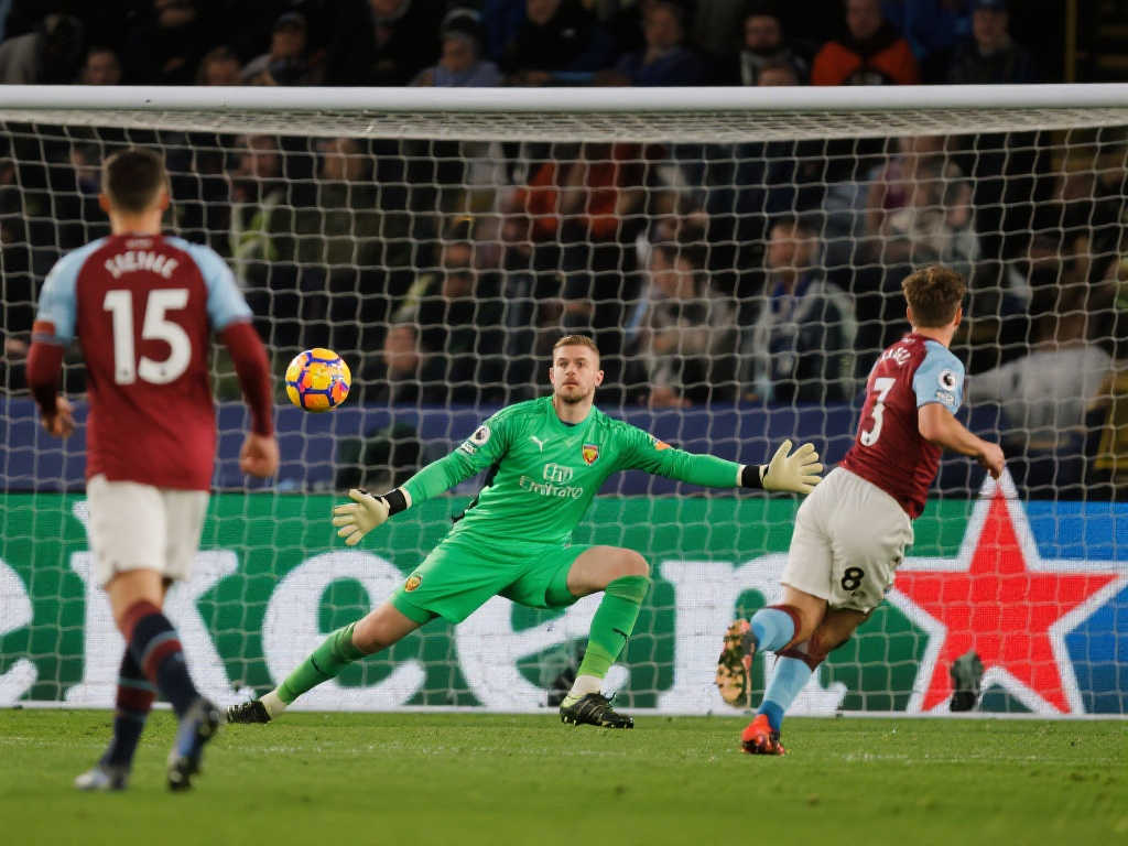 他利用自己 他利用自己